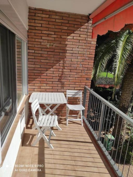 Coqueto Alojamiento Con Banera De Hidromasaje Lägenhet Tarragona Exteriör bild
